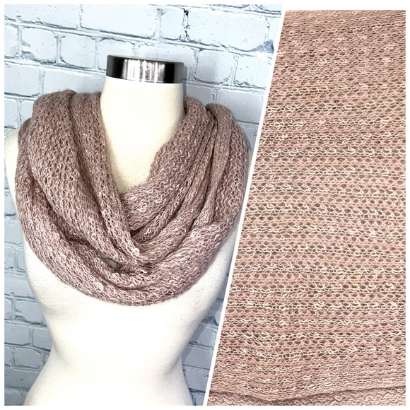 🔥2/$10 |•SOFT LOOSE KNIT INFINITY SCARF•| Soft Pink 25x70 - Picture 1 of 8